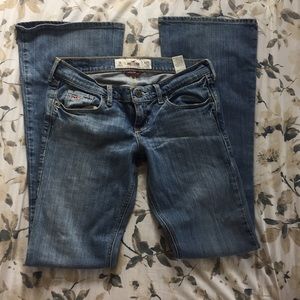 ⭐️HOLLISTER BOOT CUT JEANS⭐️